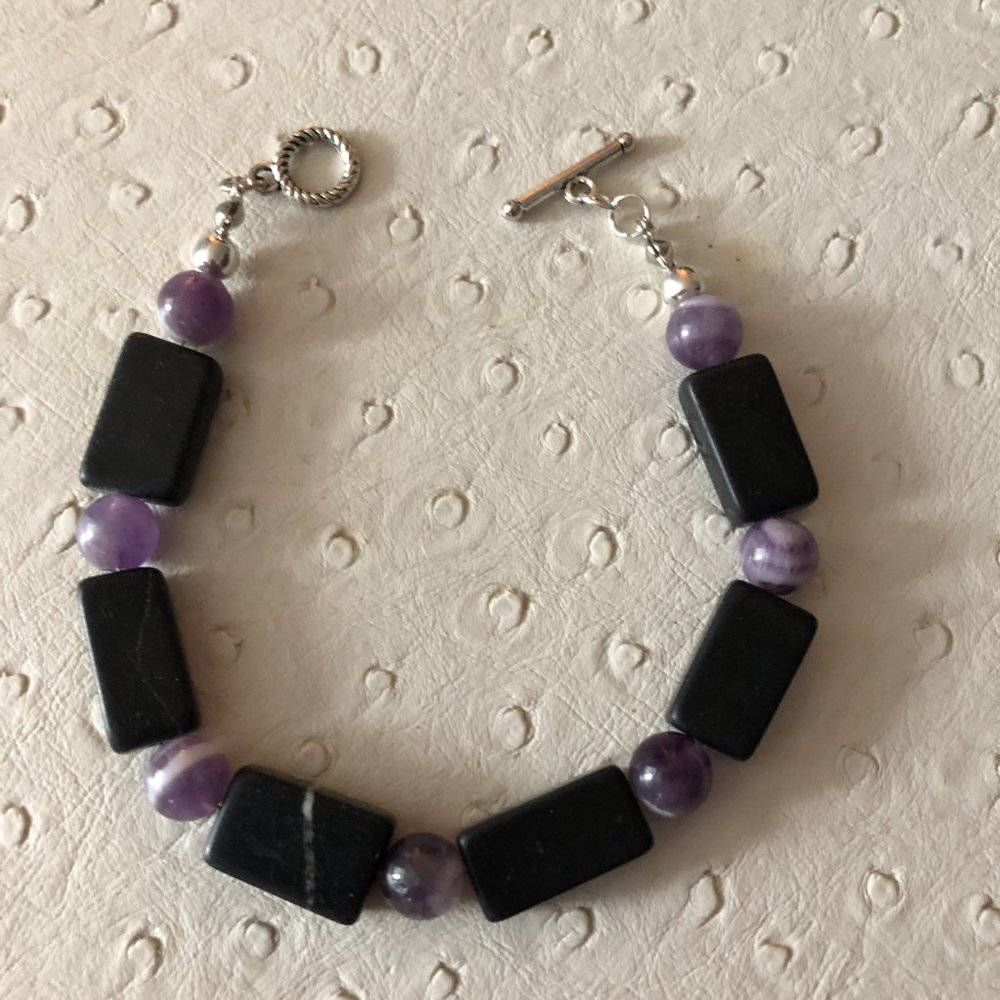 NEW Genuine Amethyst & Bloodstone gemstone bracelet New!!